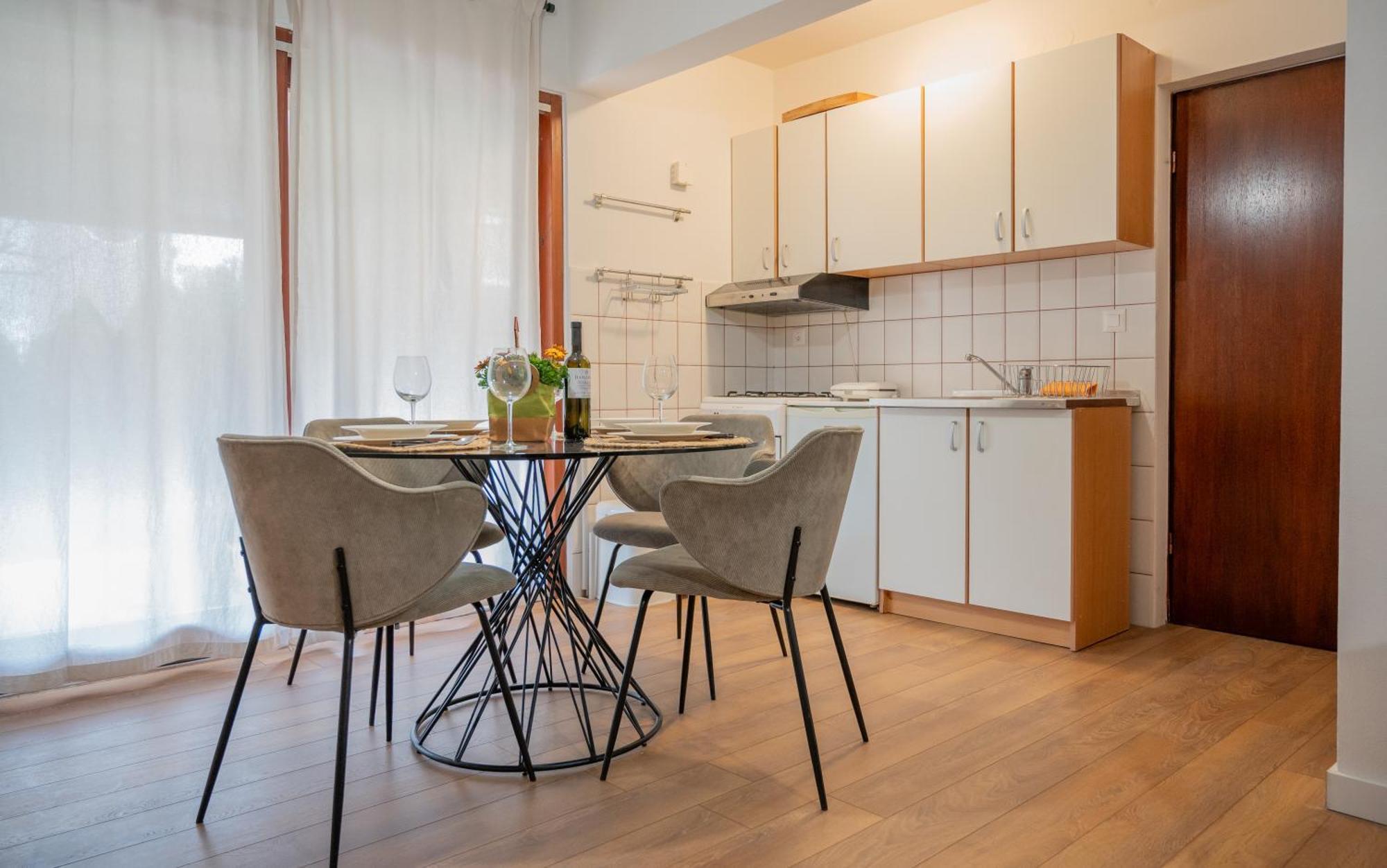 Apartman Rose-2025 Renovated Garden View ポレッチ エクステリア 写真